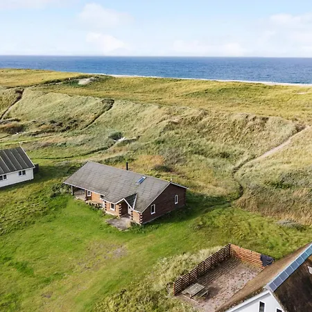 Vakantiehuis Beach Front Home In Harboore With Sauna