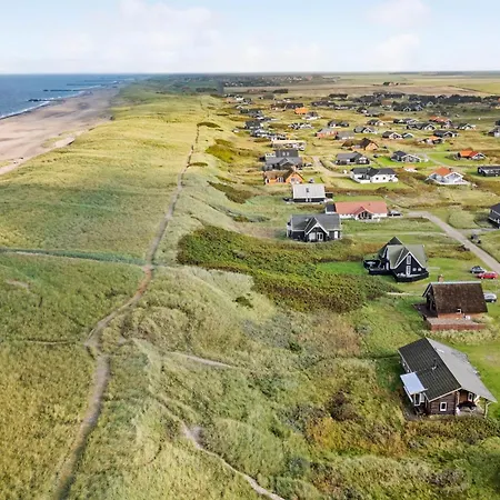 Vakantiehuis Beach Front Home In Harboore With Sauna Harboør