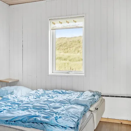 Vakantiehuis Beach Front Home In Harboore With Sauna