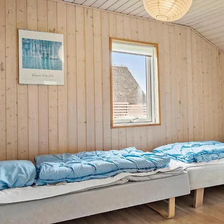 Vakantiehuis Beach Front Home In Harboore With Sauna